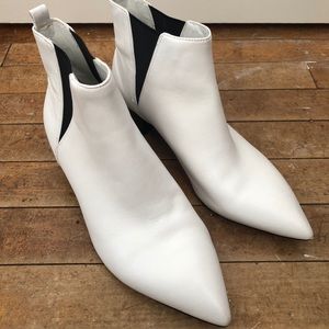 White boots. Nine West brand